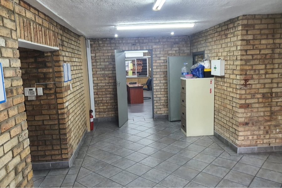 Commercial Property for Sale in Neave Industrial Eastern Cape